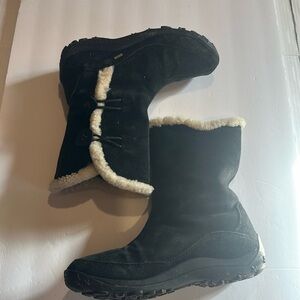 Merrell women’s black Yarra suede waterproof 200 Primaloft w side buttons furry